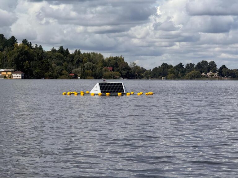 INSTALAMOS BOYAS DELIMITANTES PARA PROTEGER SISTEMA DE ULTRASONIDO EN LA LAGUNA DE QUILLÓN