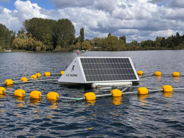 INSTALAMOS BOYAS DELIMITANTES PARA PROTEGER SISTEMA DE ULTRASONIDO EN LA LAGUNA DE QUILLÓN