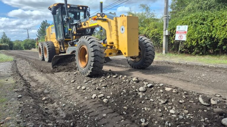 SEGUIMOS TRABAJANDO CON EL PLAN DE INVIERNO PARA MEJORAR CAMINOS EN VILLA LAS MERCEDES Y SUS ALREDEDORES