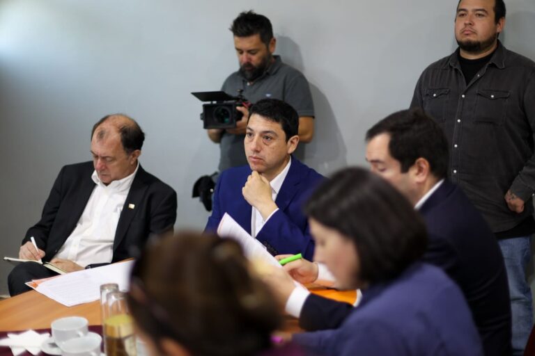 Alcalde de Quillón y Ministro de Vivienda priorizan proyectos habitacionales y urbanos