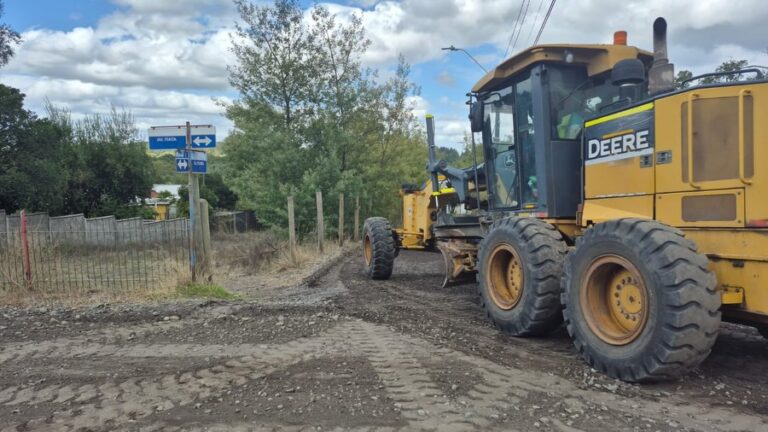 SEGUIMOS TRABAJANDO CON EL PLAN DE INVIERNO PARA MEJORAR CAMINOS EN VILLA LAS MERCEDES Y SUS ALREDEDORES