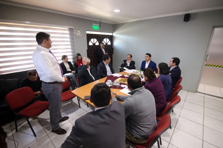 Alcalde de Quillón y Ministro de Vivienda priorizan proyectos habitacionales y urbanos