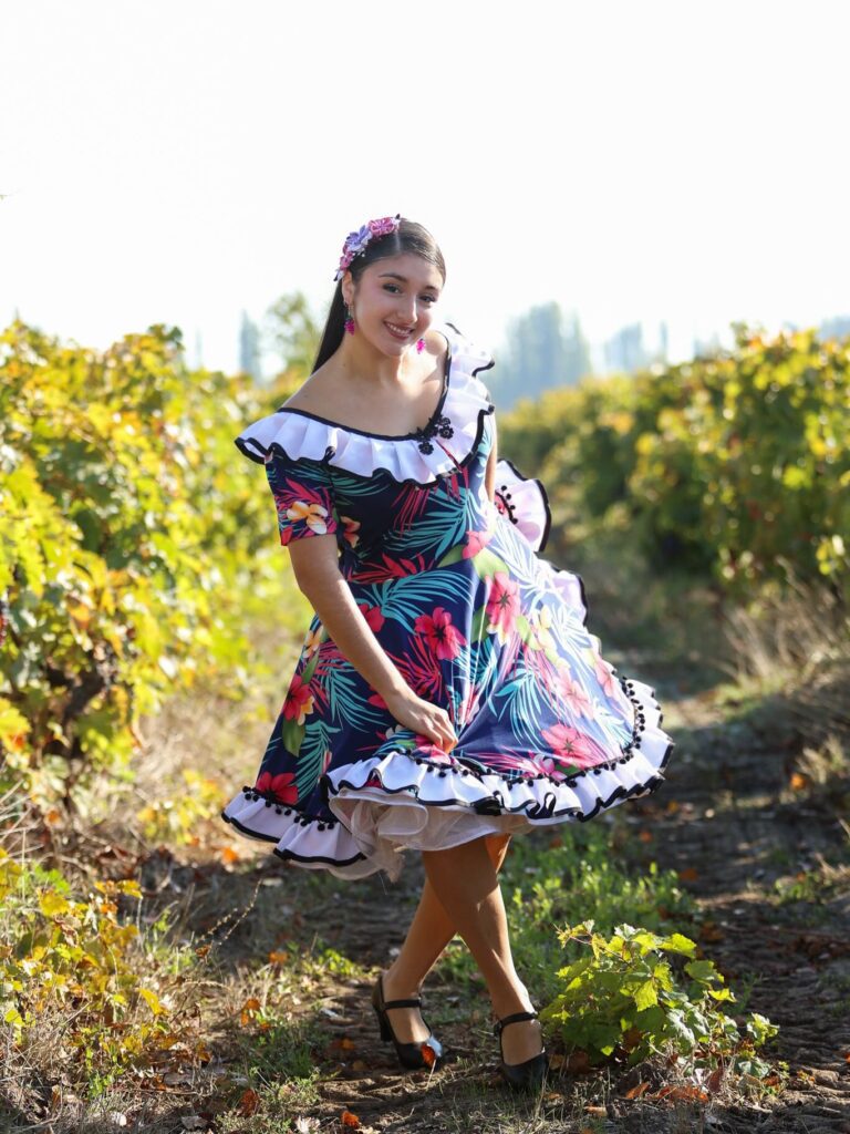 THIARE CARVAJAL ZAPATA, CANDIDATA REINA DE LA VENDIMIA QUILLÓN 2026
