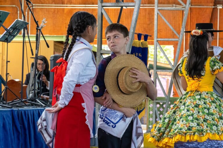 LANZAMIENTO DE APOYO PSICOSOCIAL PARA COMUNIDADES EDUCATIVAS DE QUILLÓN