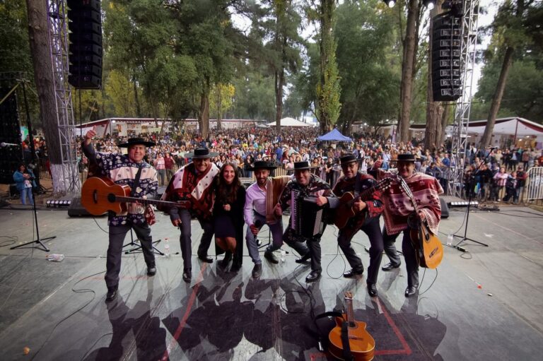 En el tercer día de la Fiesta de la Vendimia Quillón 2026, el grupo folclórico Alborada fue parte de la programación