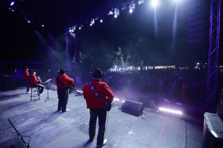 Los Reales del Valle se presentaron en la Fiesta de la Vendimia Quillón 2026, llenando el escenario de música, energía y alegría