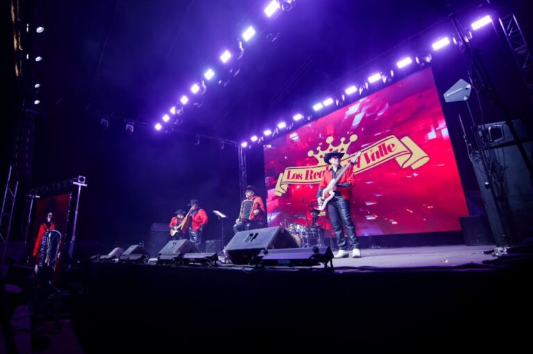 Los Reales del Valle se presentaron en la Fiesta de la Vendimia Quillón 2026, llenando el escenario de música, energía y alegría
