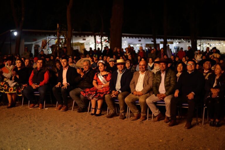 PRIMER DÍA INAUGURADO CON TRADICIÓN Y ALEGRÍA EN LA FIESTA DE LA VENDIMIA QUILLÓN 2026