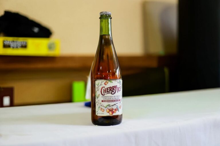 NUESTROS AGRICULTORES PRESENTAN CHERRY ICE, LICOR DE CEREZA PALOMA