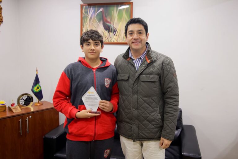 QUILLÓN CELEBRA A TOMÁS CHACÓN GUZMÁN, CAMPEÓN DEL TENIS COMUNAL
