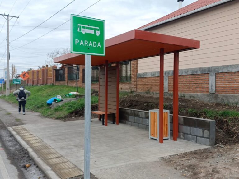 NUEVOS REFUGIOS PEATONALES YA SON PARTE DE QUILLÓN