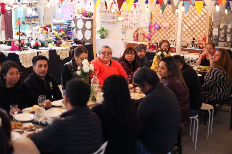 ENCUENTRO CON NUESTROS ARTESANOS Y ARTESANAS EN VÍSPERAS DEL DÍA DE LA MADRE