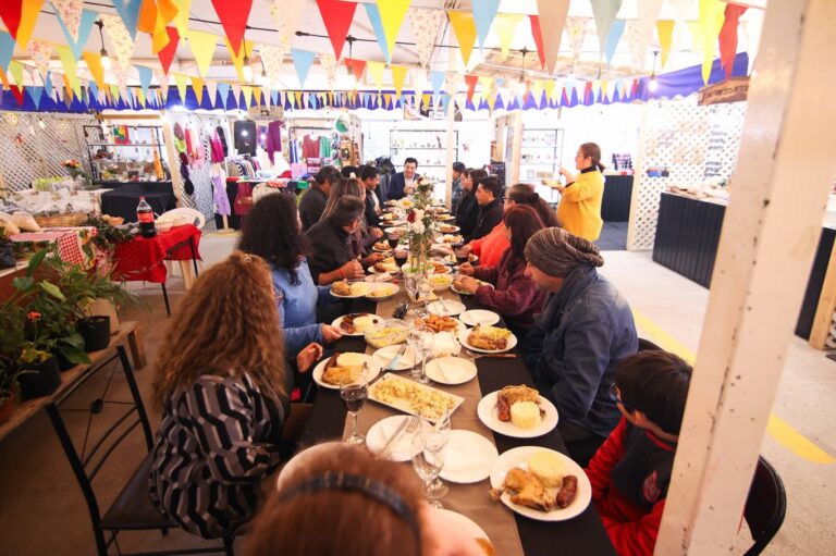 ENCUENTRO CON NUESTROS ARTESANOS Y ARTESANAS EN VÍSPERAS DEL DÍA DE LA MADRE