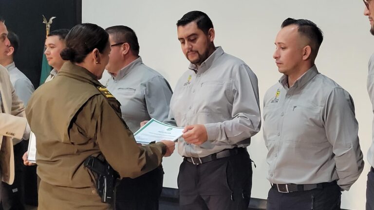 INSPECTORES DE QUILLÓN SON RECONOCIDOS POR CARABINEROS Y SE CAPACITAN EN NUEVAS FACULTADES DE SEGURIDAD MUNICIPAL