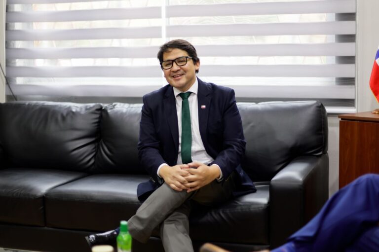 JUNTO AL SEREMI ALAN IBÁÑEZ GARCÍA COMPARTIMOS CON EQUIPOS Y PERSONAS MAYORES DE NUESTRA COMUNA