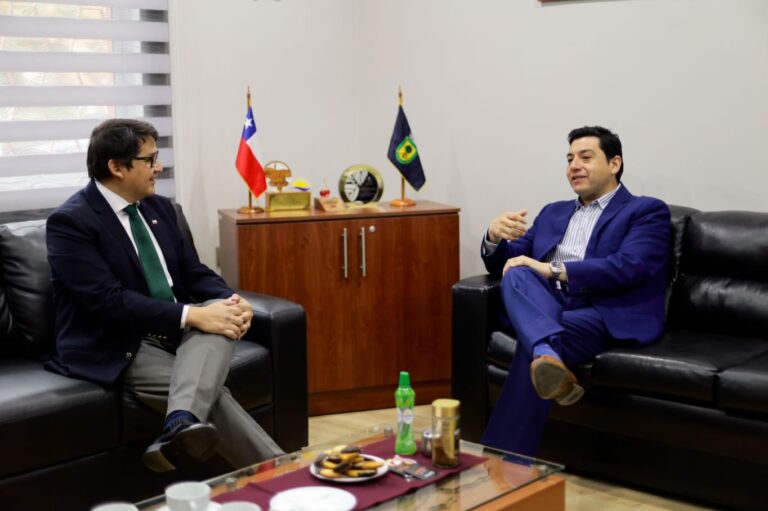 JUNTO AL SEREMI ALAN IBÁÑEZ GARCÍA COMPARTIMOS CON EQUIPOS Y PERSONAS MAYORES DE NUESTRA COMUNA