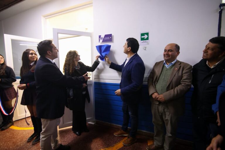 LICEO LUIS CRUZ MARTÍNEZ INAUGURA NUEVA SALA MULTIUSO CARMEN GLORIA RIQUELME QUINTANA