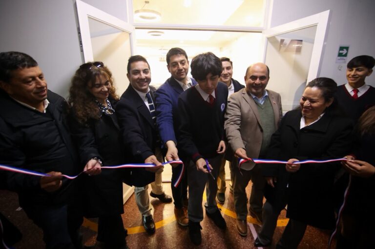 LICEO LUIS CRUZ MARTÍNEZ INAUGURA NUEVA SALA MULTIUSO CARMEN GLORIA RIQUELME QUINTANA