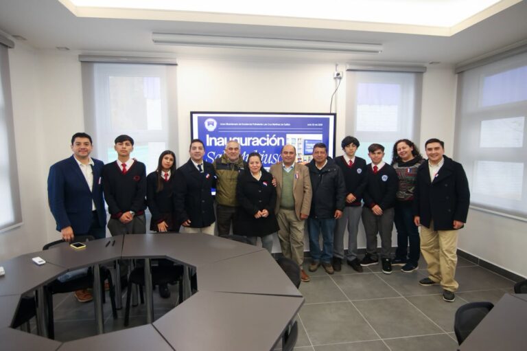 LICEO LUIS CRUZ MARTÍNEZ INAUGURA NUEVA SALA MULTIUSO CARMEN GLORIA RIQUELME QUINTANA