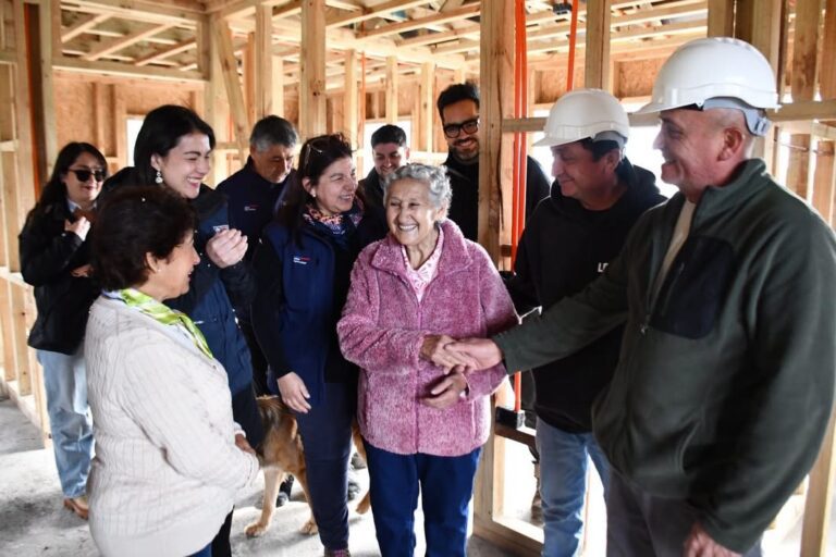 AVANZA RECONSTRUCCIÓN DE VIVIENDAS EN NUESTRA COMUNA