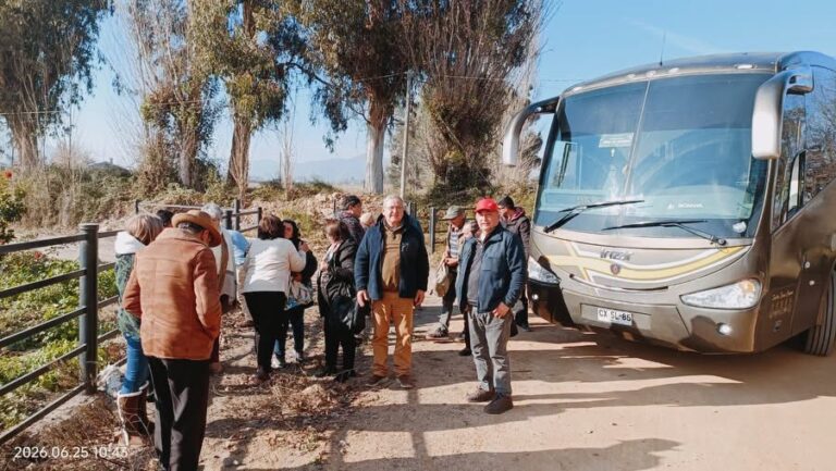 APICULTORES DE QUILLÓN FORTALECEN SUS CONOCIMIENTOS EN GIRA TECNOLÓGICA