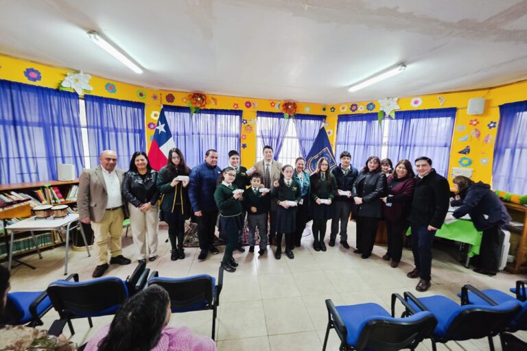 82 ESTUDIANTES RECIBEN LENTES EN PRIMERA ENTREGA DEL PROGRAMA JUNAEB EN QUILLÓN