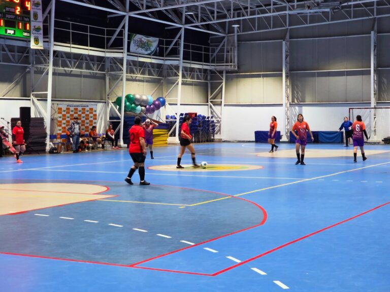 ¡EL FUTSAL FEMENINO SE TOMÓ LA CANCHA!