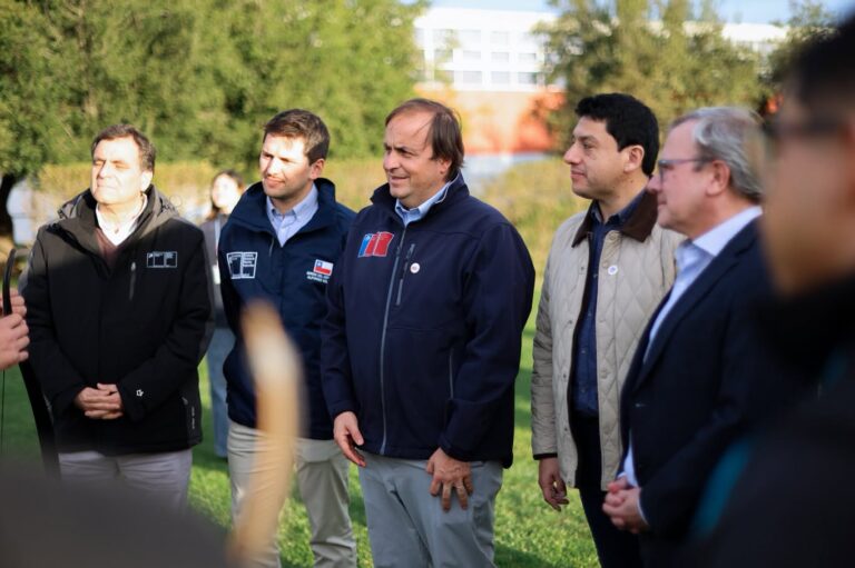 MINISTRO DEL DEPORTE VISITÓ QUILLÓN Y CONOCIÓ EL DESARROLLO DE SUS PROGRAMAS DEPORTIVOS.