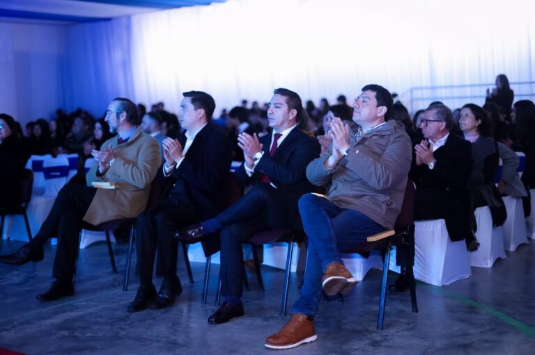 LICEO LUIS CRUZ MARTÍNEZ CELEBRÓ 51 AÑOS EDUCANDO A GENERACIONES DE QUILLÓN