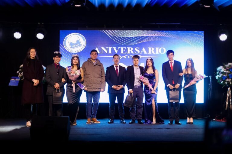 LICEO LUIS CRUZ MARTÍNEZ CELEBRÓ 51 AÑOS EDUCANDO A GENERACIONES DE QUILLÓN