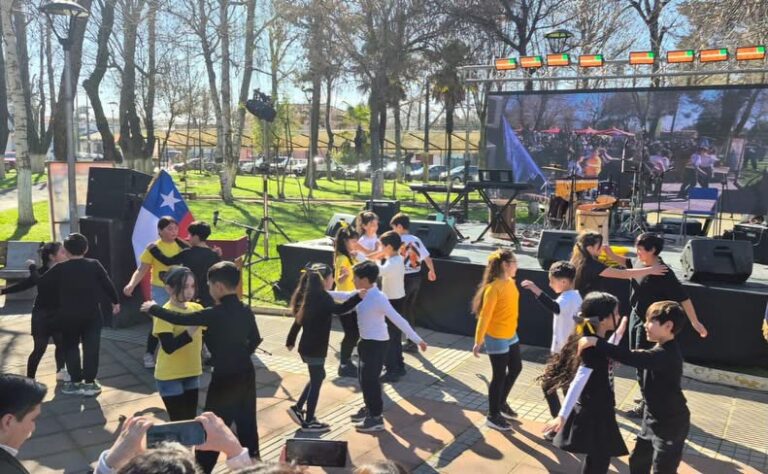 QUILLÓN VIVIÓ FERIA EDUCATIVA DE LA CONVIVENCIA ESCOLAR EN LA PLAZA DE ARMAS