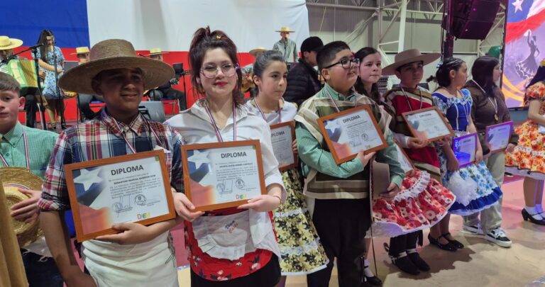¡Seis parejas representarán a Quillón en el Campeonato Regional de Cueca Escolar!