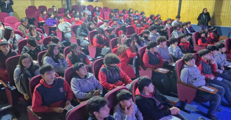Colegio Quillón participa en jornada de prevención junto a Carabineros.