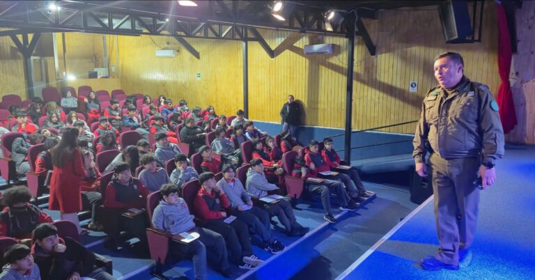 Colegio Quillón participa en jornada de prevención junto a Carabineros.