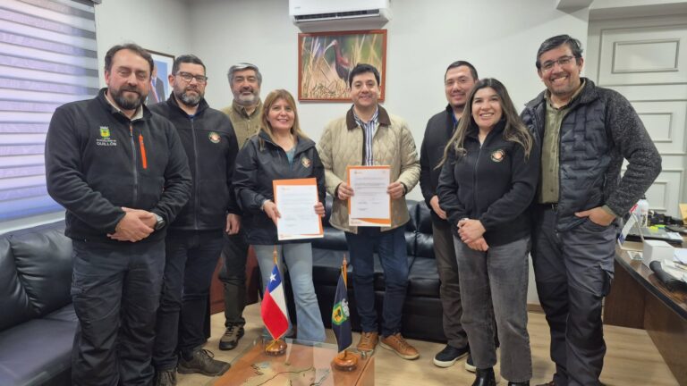 QUILLÓN FORTALECE LA PREVENCIÓN DE INCENDIOS FORESTALES CON CONVENIO DE COLABORACIÓN.
