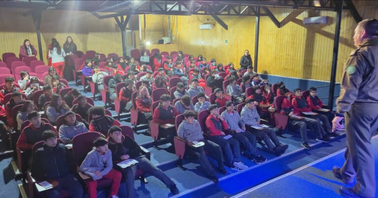 Colegio Quillón participa en jornada de prevención junto a Carabineros.