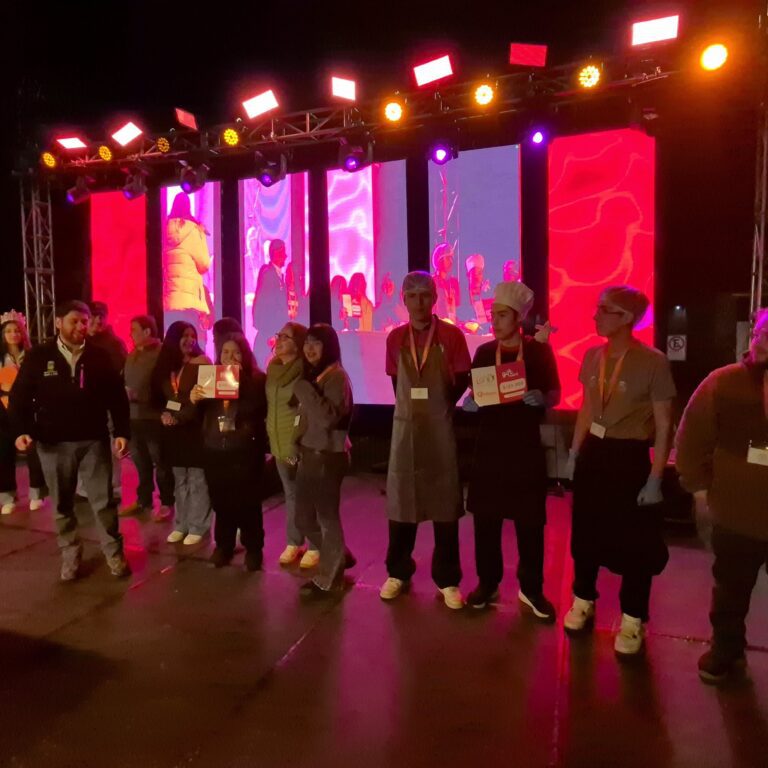 CON BROCHE DE ORO CULMINÓ EN QUILLÓN EL MES DE LA JUVENTUD 2026.