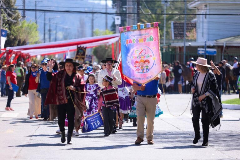 DESFILE ESCOLAR CULMINA CON LA PRESENTACIÓN DE LA BANDA DE LA ESCUELA DE LA LOCALIDAD.