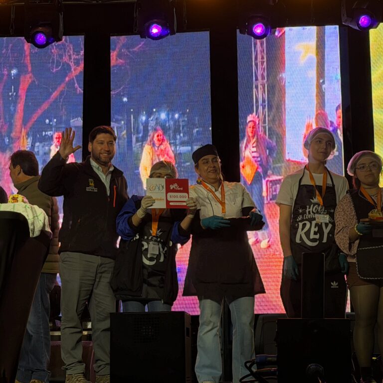 CON BROCHE DE ORO CULMINÓ EN QUILLÓN EL MES DE LA JUVENTUD 2026.