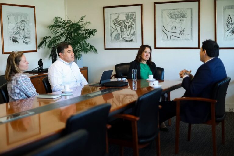 QUILLÓN Y VITACURA AVANZAN EN NUEVAS ALIANZAS PARA FORTALECER EL TRABAJO MUNICIPAL