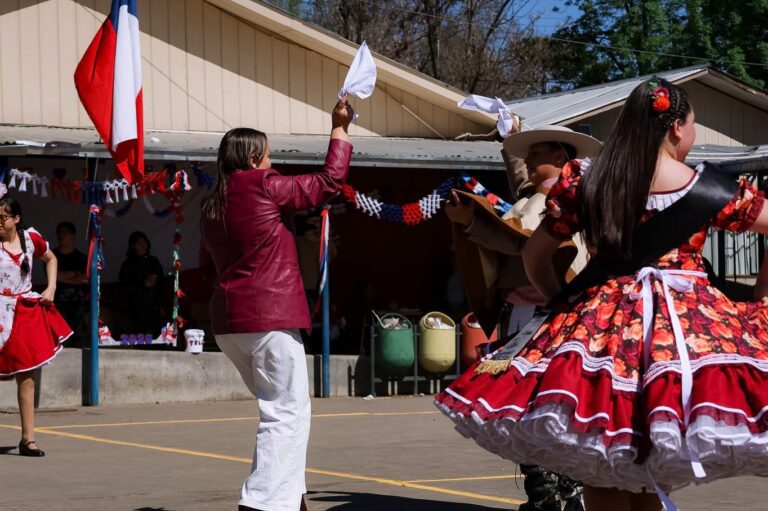 ESQUINAZOS, CUECAS Y TRADICIONES MARCARON LA CELEBRACIÓN DE FIESTAS PATRIAS EN EL LICEO LUIS CRUZ MARTÍNEZ.