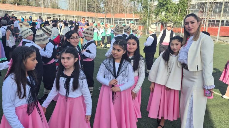 COLEGIO QUILLÓN VIVIÓ UNA HERMOSA MUESTRA ARTÍSTICA Y FOLCLÓRICA POR FIESTAS PATRIAS