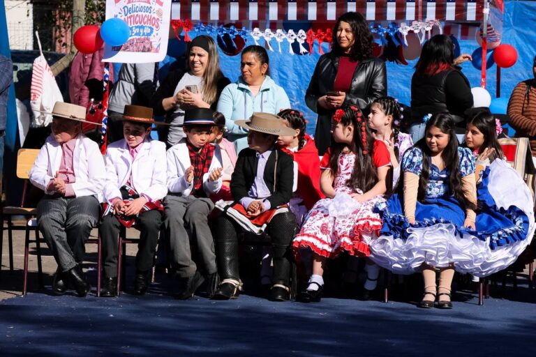 ESCUELA PEDRO TORRES SABELLE CELEBRÓ LA FIESTA DE LA CHILENIDAD EN LIUCURA ALTO