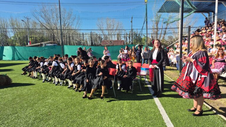 ESCUELA CUMBRES DEL VALLE CELEBRÓ LAS TRADICIONES Y EL ORGULLO DE SER QUILLONINO
