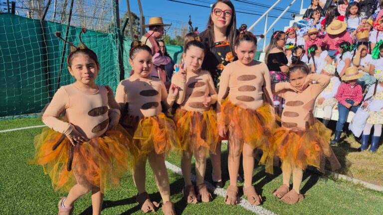 ESCUELA CUMBRES DEL VALLE CELEBRÓ LAS TRADICIONES Y EL ORGULLO DE SER QUILLONINO