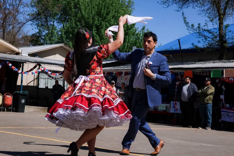 ESQUINAZOS, CUECAS Y TRADICIONES MARCARON LA CELEBRACIÓN DE FIESTAS PATRIAS EN EL LICEO LUIS CRUZ MARTÍNEZ.