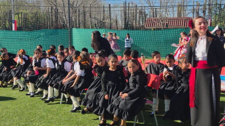 ESCUELA CUMBRES DEL VALLE CELEBRÓ LAS TRADICIONES Y EL ORGULLO DE SER QUILLONINO