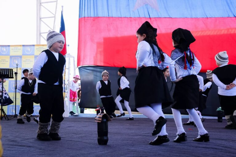 ESCUELA HÉROES DE ITATA VIVIÓ UNA HERMOSA JORNADA FOLCLÓRICA