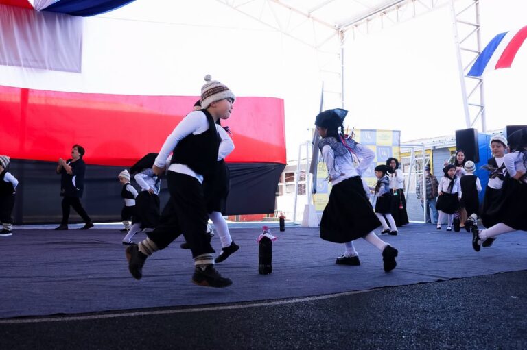 ESCUELA HÉROES DE ITATA VIVIÓ UNA HERMOSA JORNADA FOLCLÓRICA