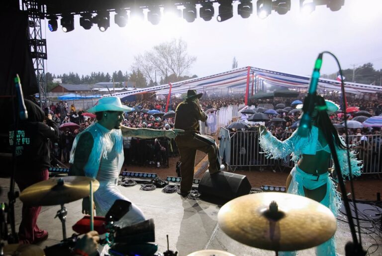 BRILLANTE PRESENTACIÓN DE TOLY FU EN EL PARQUE RAMADERO DE QUILLÓN